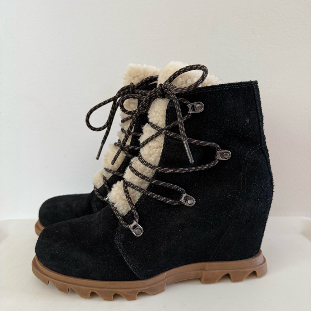 SOREL Joan of Arctic Wedge III Lace Cozy Boot Black Size 8 Suede Wedge Booties